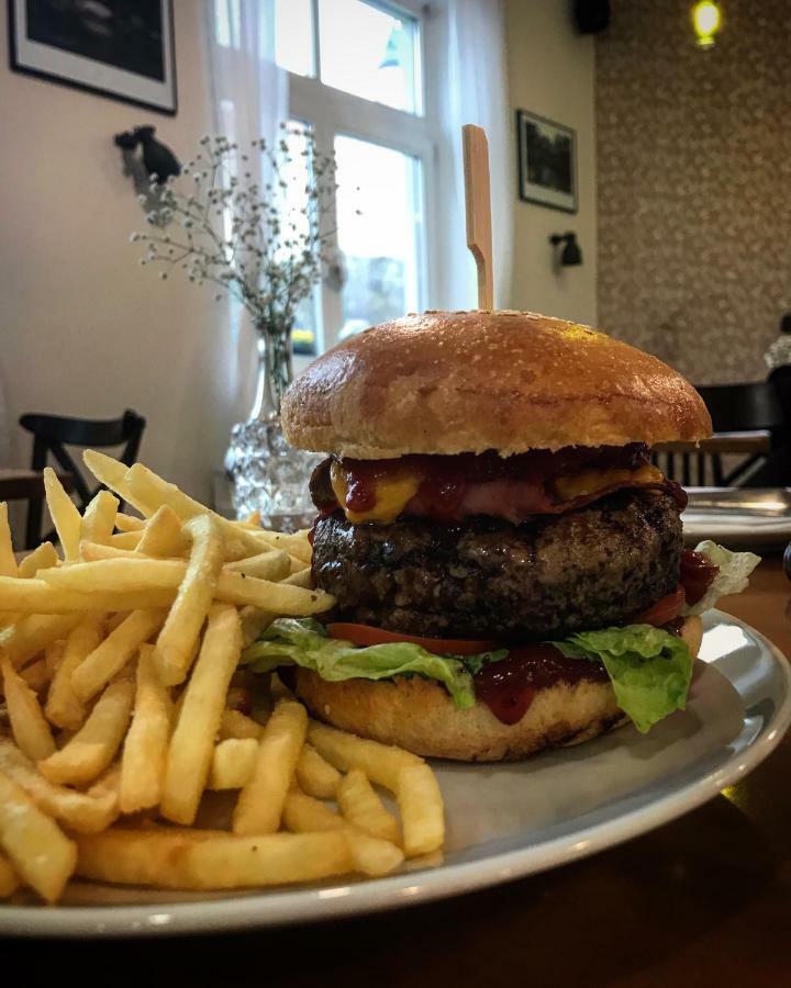 Penzion A Restaurace U Reky Hotel Ledeč nad Sázavou Bagian luar foto