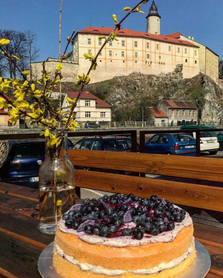 Penzion A Restaurace U Reky Hotel Ledeč nad Sázavou Bagian luar foto