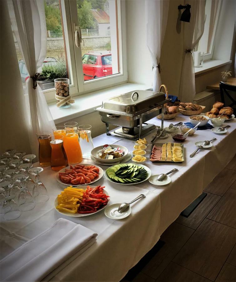 Penzion A Restaurace U Reky Ledeč nad Sázavou Bagian luar foto